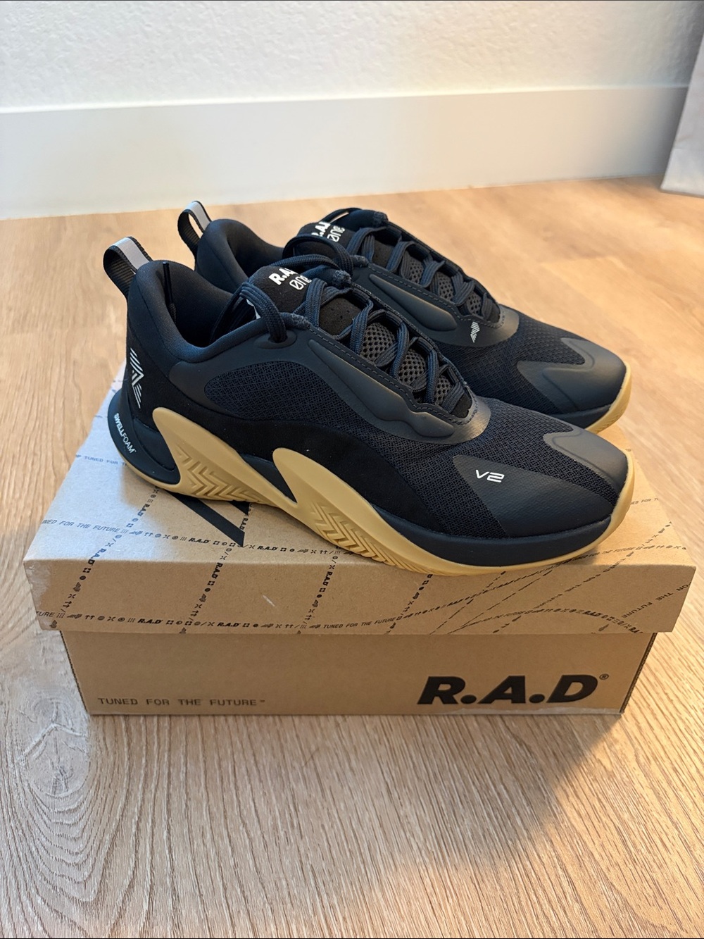 R.A.D. Rad women’s 7 men’s 5.5 black/gum sole One V2 New in Box